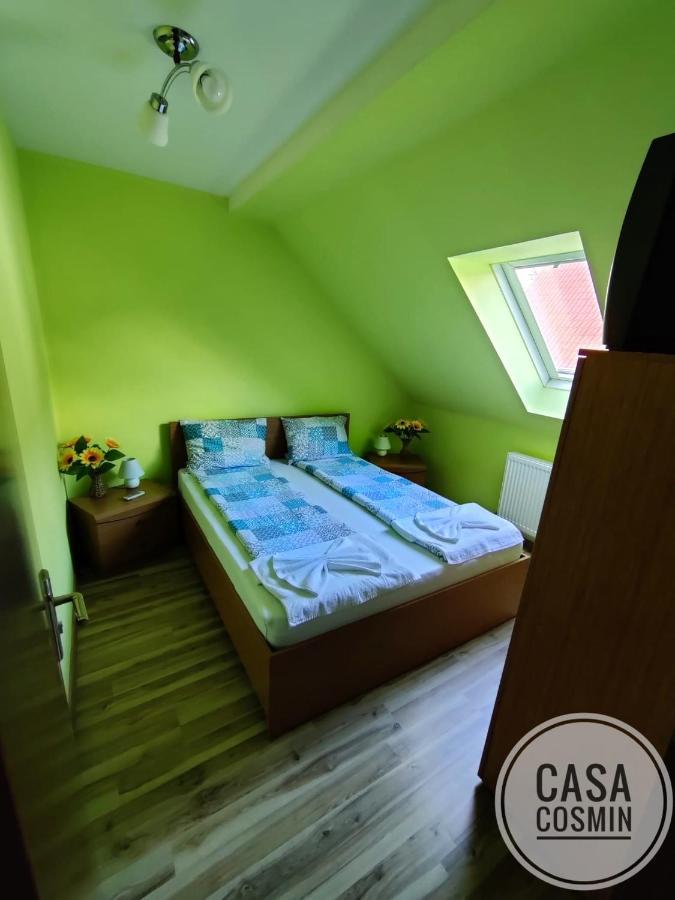 Отель Casa Cosmin Cincu Экстерьер фото